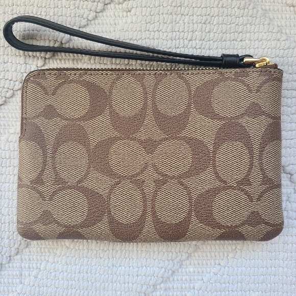 NWT Coach Corner Zip Wristlet - Picture 2 of 3